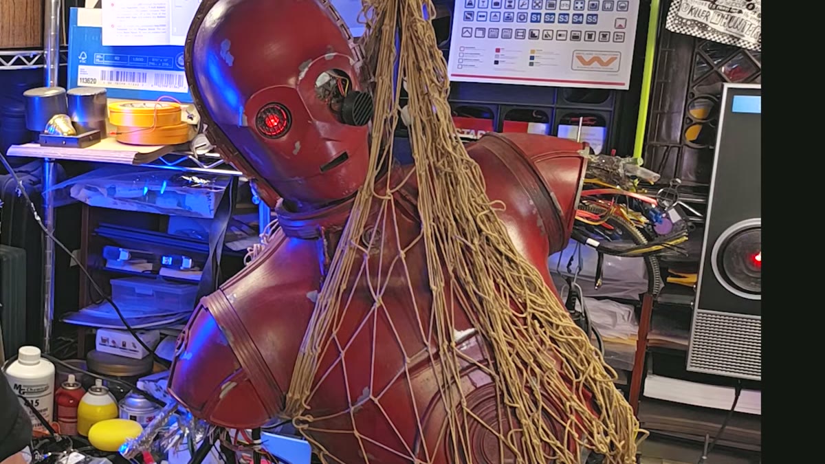 C1-SD — a battle-worn 3D-printed protocol droid with an AIPI voice. @RadioactiveArt
