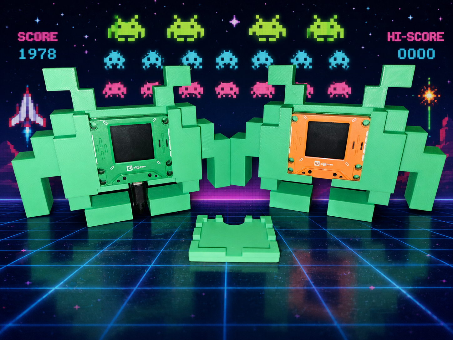 Space Invader desk holder by @NoProblem